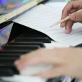 シンプルだけど存在感抜群！ユニゾン型ストリングスアレンジのテクニックを解説