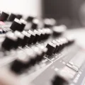 グルーヴの要!シンセベースのアレンジ&音作りテクニックを徹底解説!